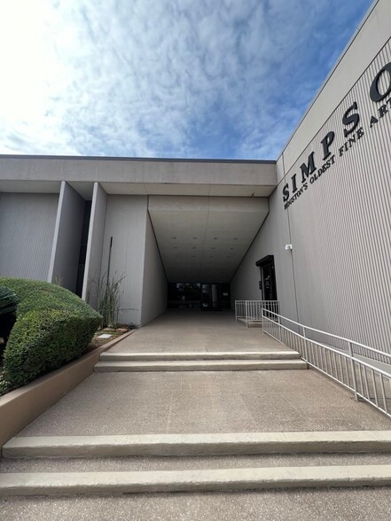 6116 Skyline Dr, Houston, TX for lease - Building Photo - Image 2 of 6