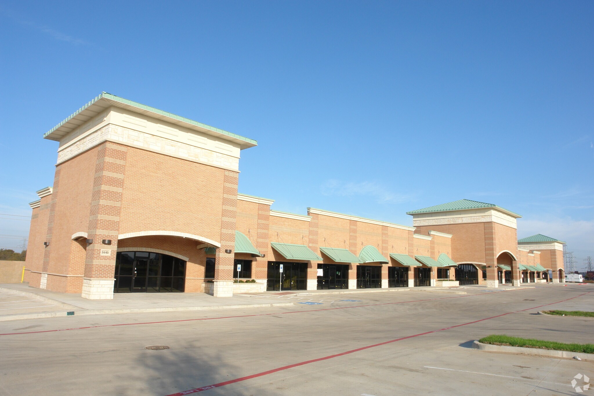5145 Lake Ridge Pky, Grand Prairie, TX for lease Building Photo- Image 1 of 4