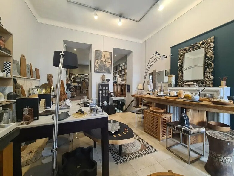 Retail in Nice for lease - Interior Photo - Image 3 of 5
