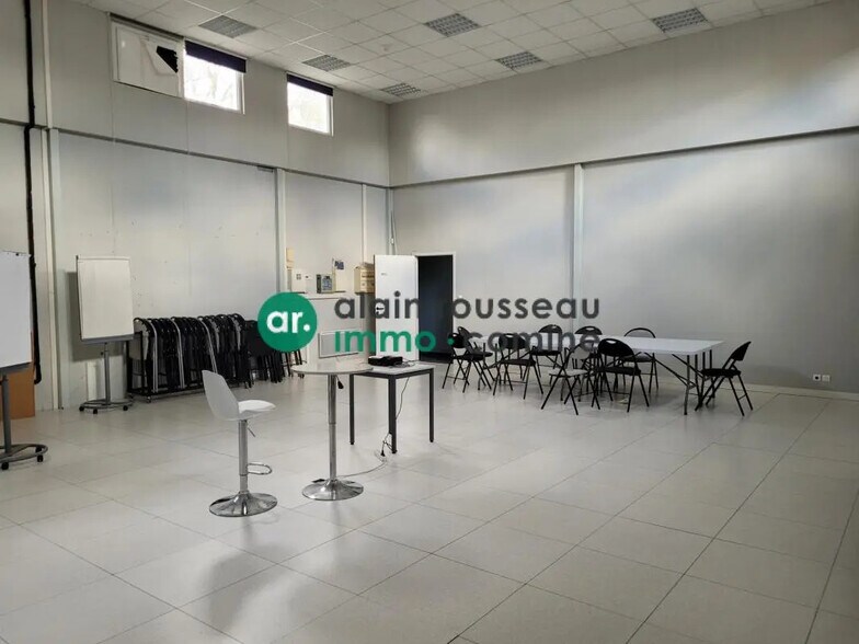 Office in Orvault for lease - Interior Photo - Image 2 of 6