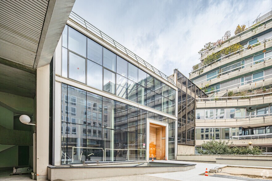 30 Bis Rue De Paradis, Paris for lease - Building Photo - Image 2 of 4