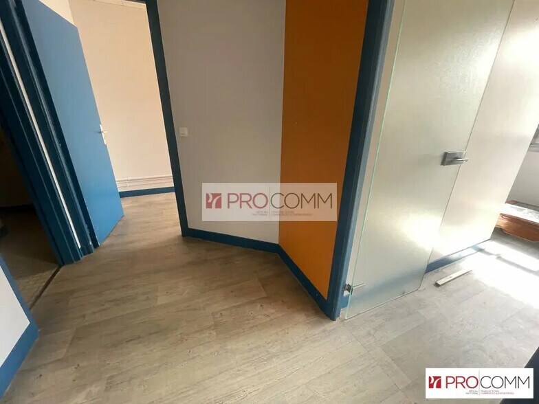 Office in Chartres for sale - Interior Photo - Image 2 of 11