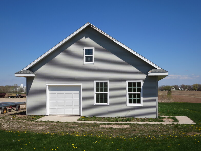 587 Man Cal Rd, Kaukauna, WI for sale - Building Photo - Image 1 of 1