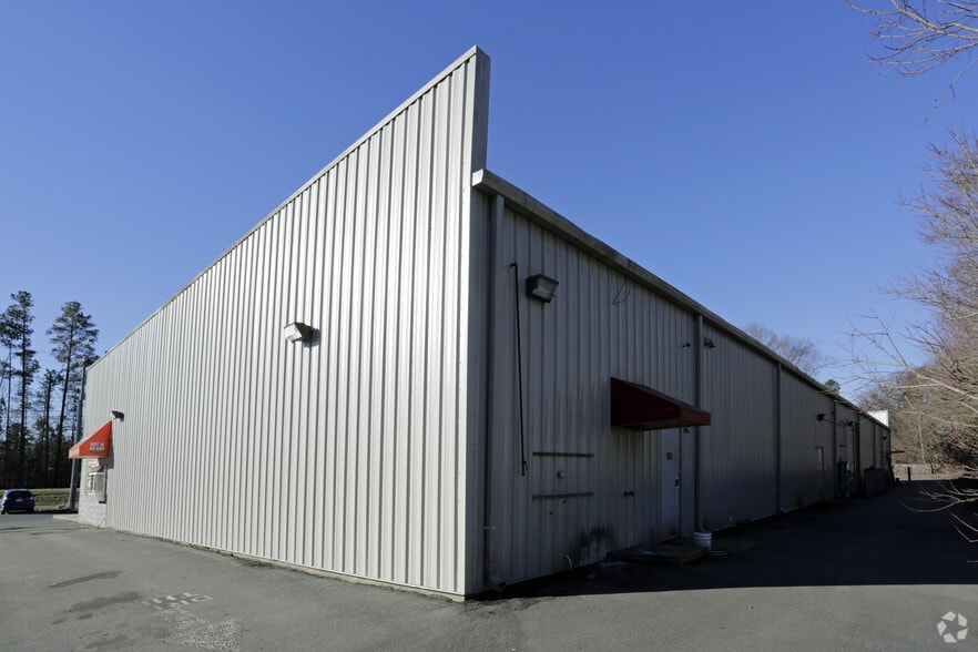 1113-1121 E 11th St, Siler City, NC for lease - Building Photo - Image 2 of 10