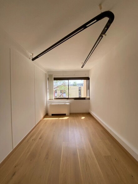 Office in Saint-Laurent-du-Var for lease - Interior Photo - Image 3 of 5