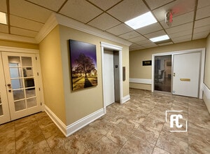 3725 SE Ocean Blvd, Stuart, FL for lease Interior Photo- Image 1 of 15