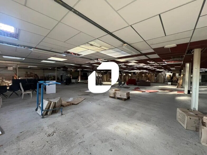 Flex in Masny for lease - Interior Photo - Image 3 of 8