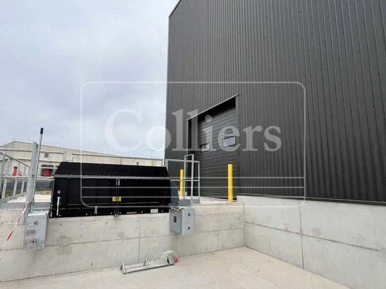 Flex in Signes for lease - Building Photo - Image 1 of 3