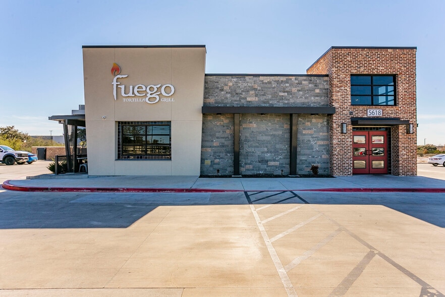 Fuego Tortilla Grill - STNL portfolio of 2 properties for sale on LoopNet.com - Building Photo - Image 2 of 12