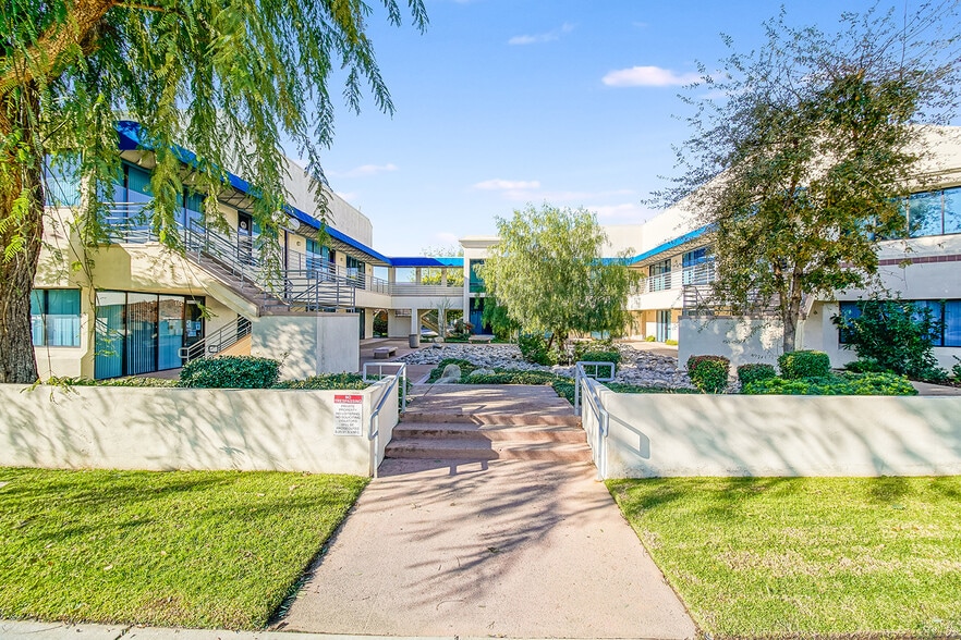 1965-1985 Yosemite Ave, Simi Valley, CA for lease - Building Photo - Image 2 of 7