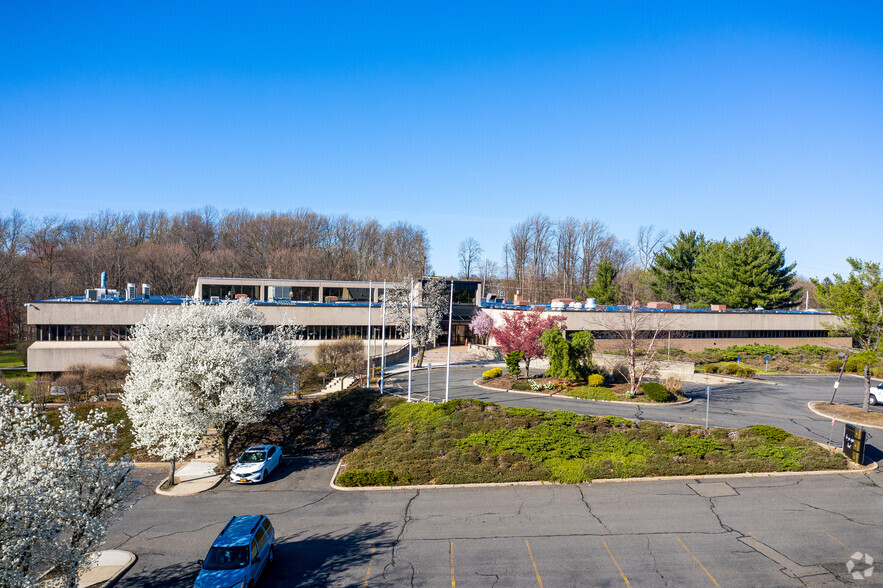 663 E Crescent Ave, Ramsey, NJ for lease - Building Photo - Image 1 of 38