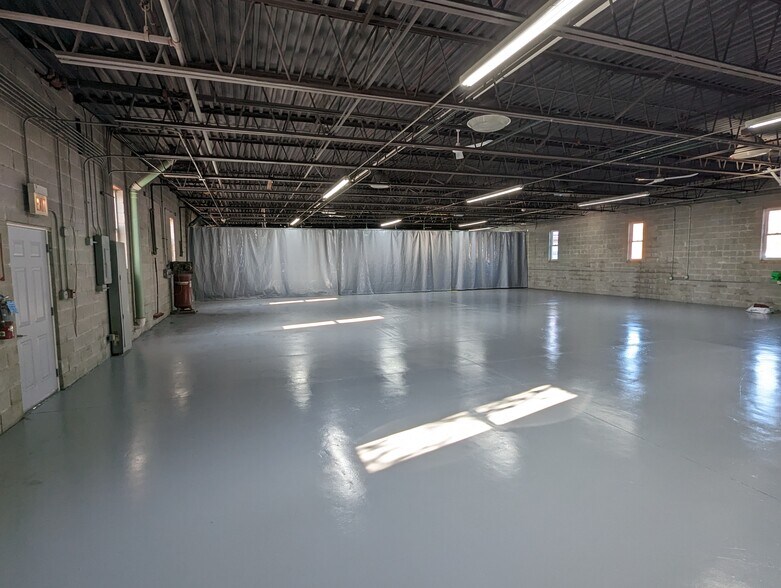 851 N Raddant Rd, Batavia, IL 60510 Batavia Warehouse Space