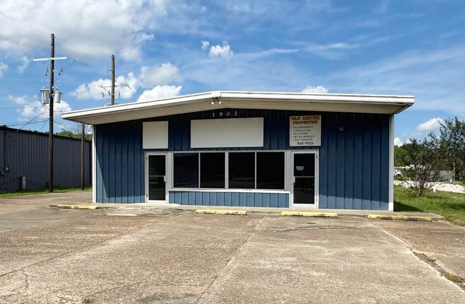 1902 W Cardinal Dr, Beaumont, TX for lease Building Photo- Image 1 of 9