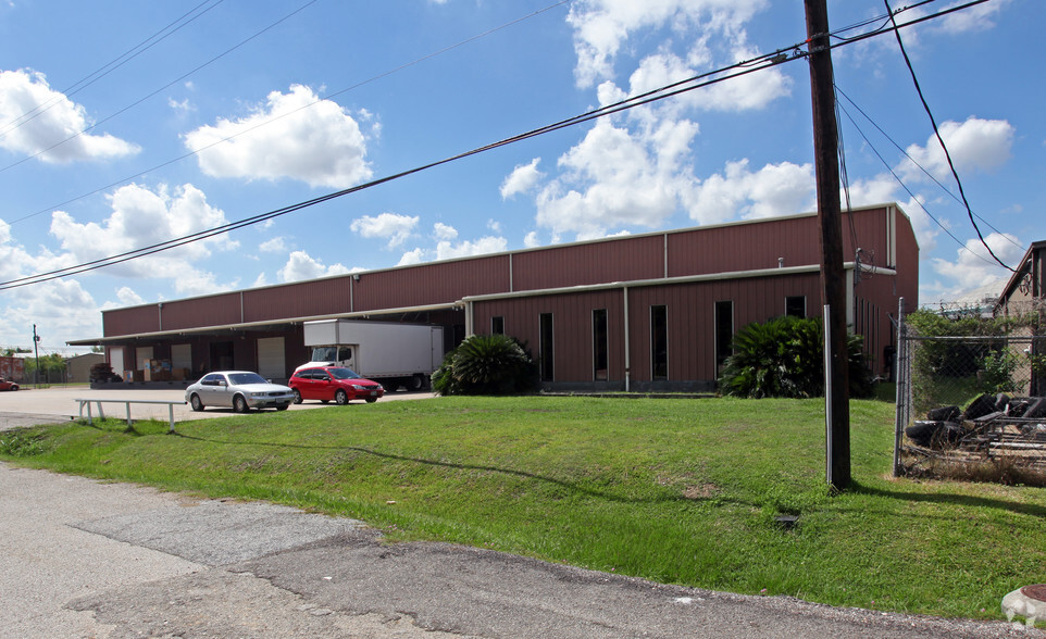 10811 Warwana Rd, Houston, TX for lease - Primary Photo - Image 1 of 2