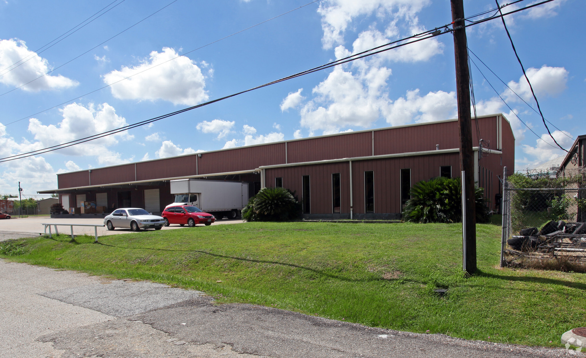 10811 Warwana Rd, Houston, TX for lease Primary Photo- Image 1 of 3