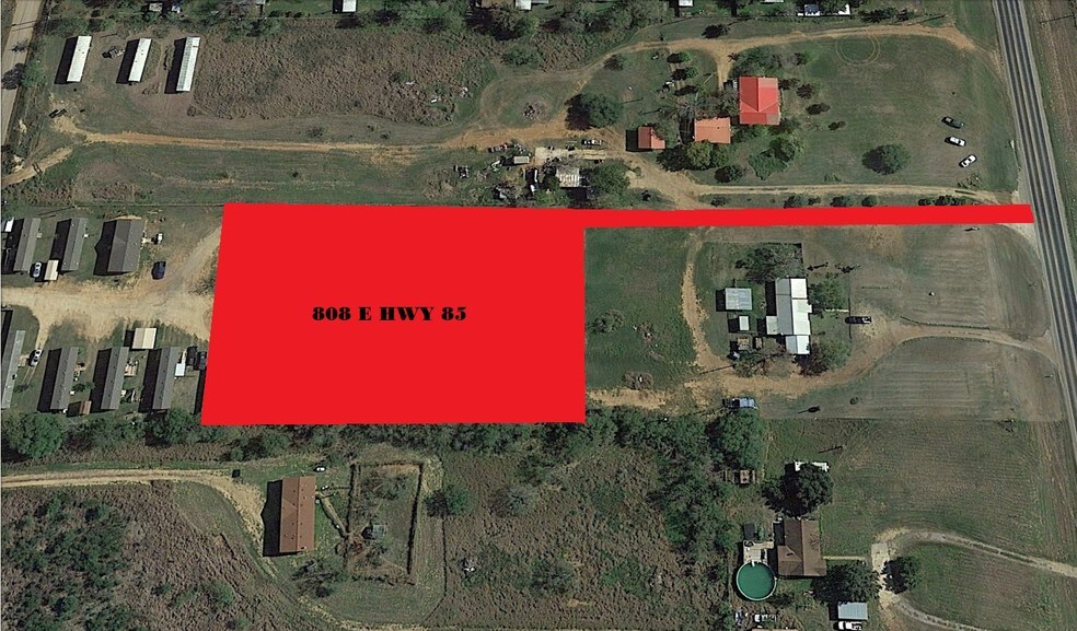 808 E Highway 85, Dilley, TX for sale - Building Photo - Image 1 of 1