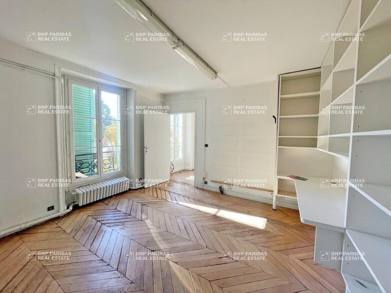 32 Rue Washington, Paris for sale - Interior Photo - Image 2 of 14