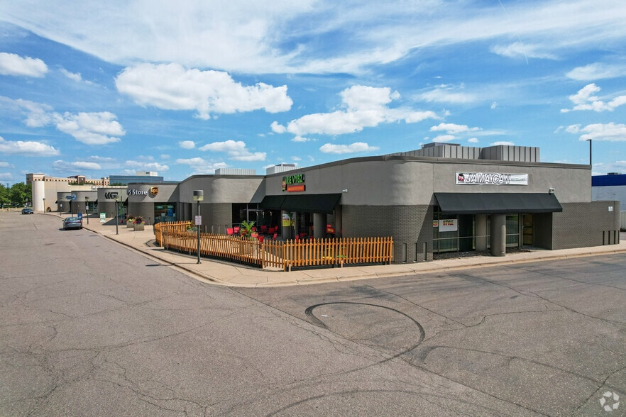 6050 Shingle Creek Pky, Brooklyn Center, MN for lease - Building Photo - Image 2 of 9