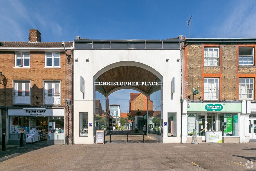Christopher Pl, St Albans for sale - Primary Photo - Image 1 of 1