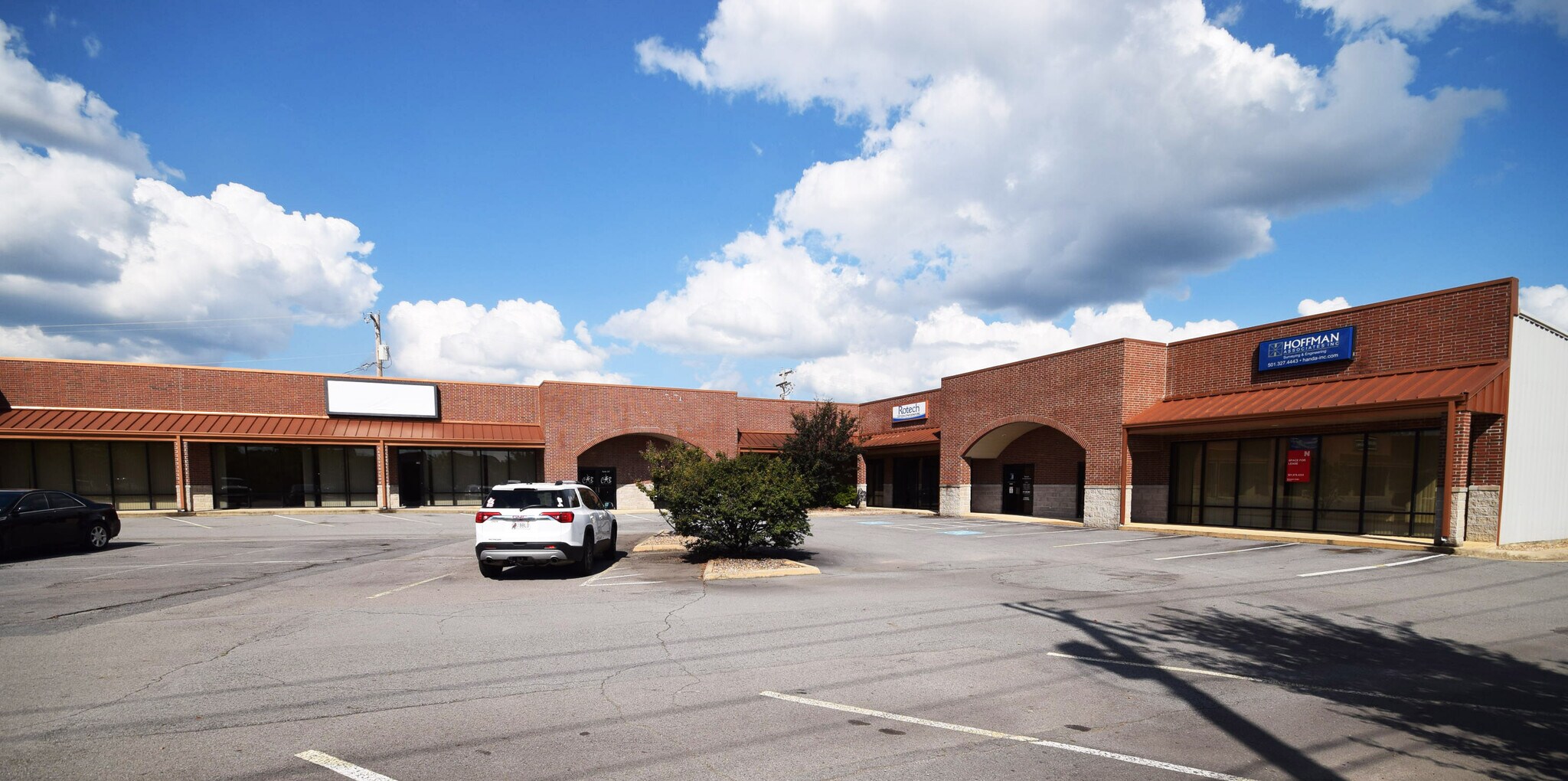 2104 Harkrider St, Conway, AR 72032