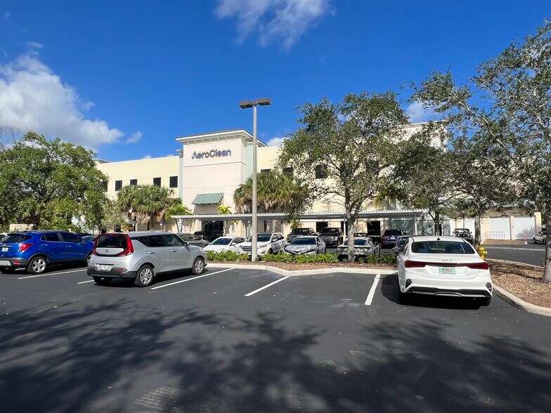 10455 Riverside Dr, Palm Beach Gardens, FL for lease - Building Photo - Image 2 of 26