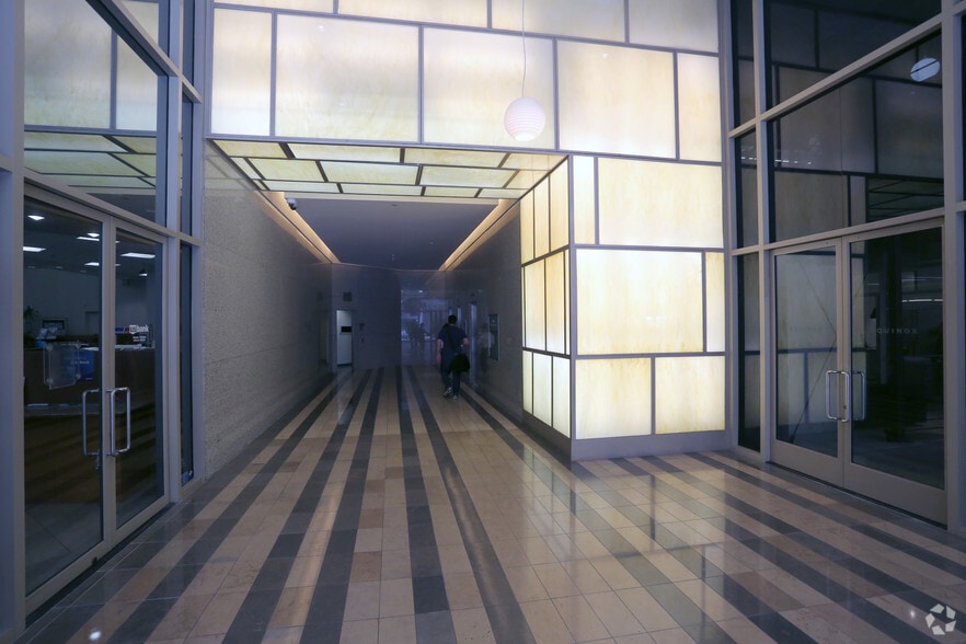 201 Santa Monica Blvd, Santa Monica, CA for lease - Lobby - Image 3 of 34