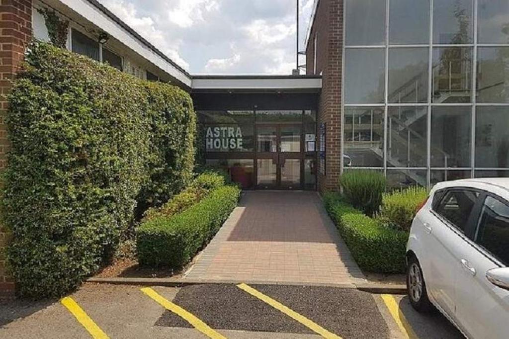 The Cmn, Cranleigh for lease Building Photo- Image 1 of 7