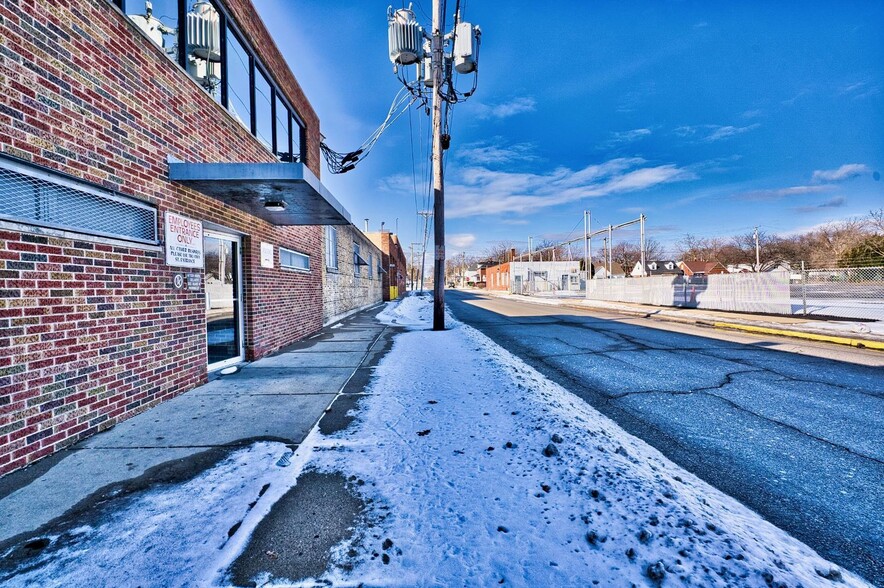 651 S Martin Luther King Jr Ave, Waukegan, IL for sale - Building Photo - Image 3 of 20