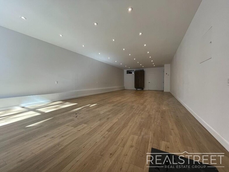 1625 Union St, Brooklyn, NY for lease - Interior Photo - Image 2 of 6