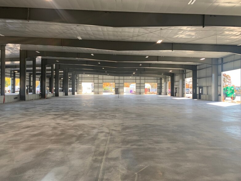 254 Pleasant St, West Bridgewater, MA for lease - Building Photo - Image 3 of 6