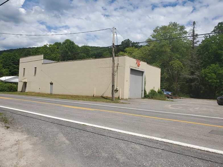 358 Riverside Dr, Rainelle, WV for sale - Building Photo - Image 2 of 24