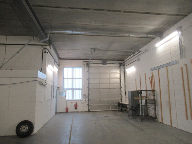 East Rd, London for lease - Interior Photo - Image 2 of 6