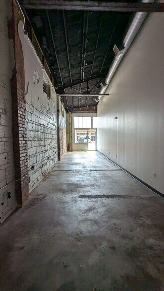 241 S Broadway Ave, Tyler, TX for lease - Interior Photo - Image 2 of 4