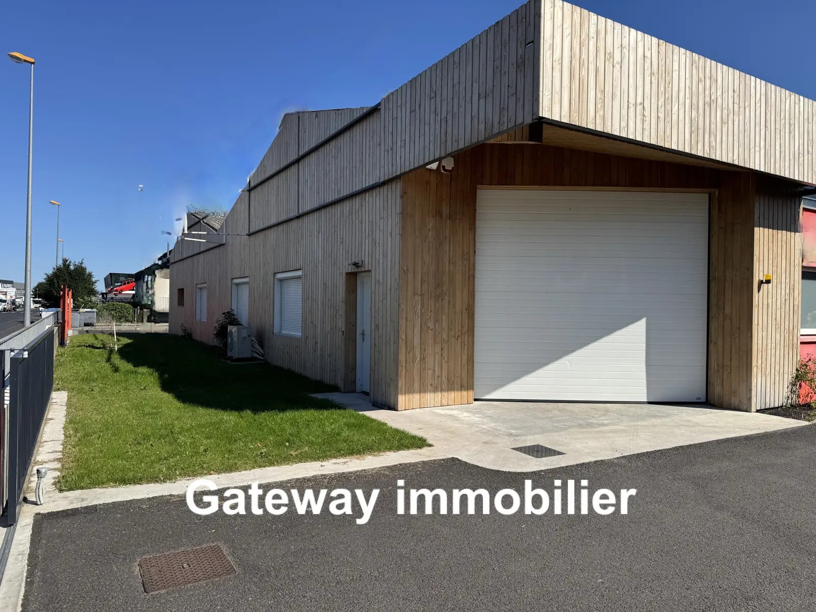 Industrial in Clermont-Ferrand for lease Building Photo- Image 1 of 15