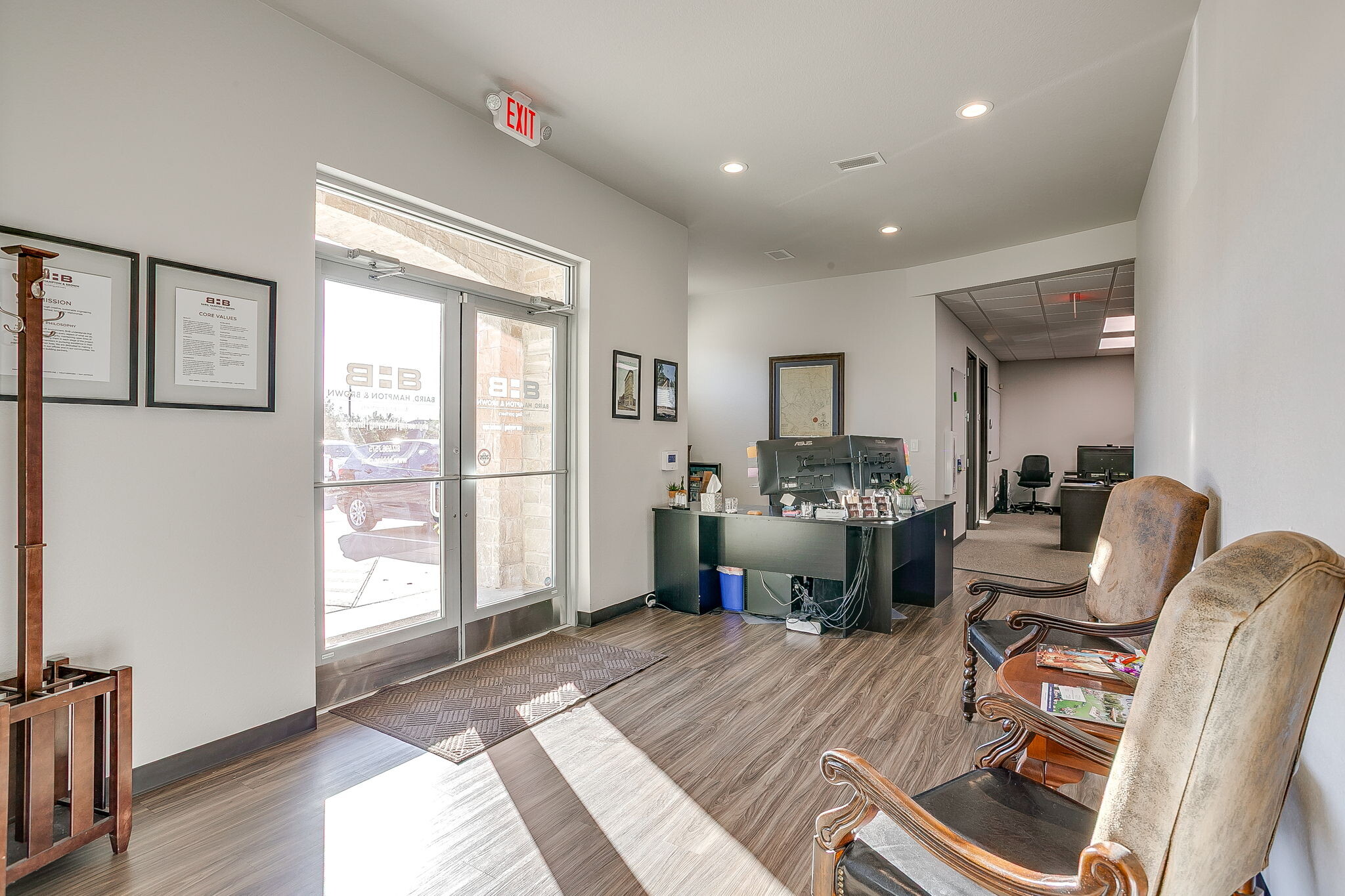 949 Hilltop Dr, Weatherford, TX for lease Interior Photo- Image 1 of 20