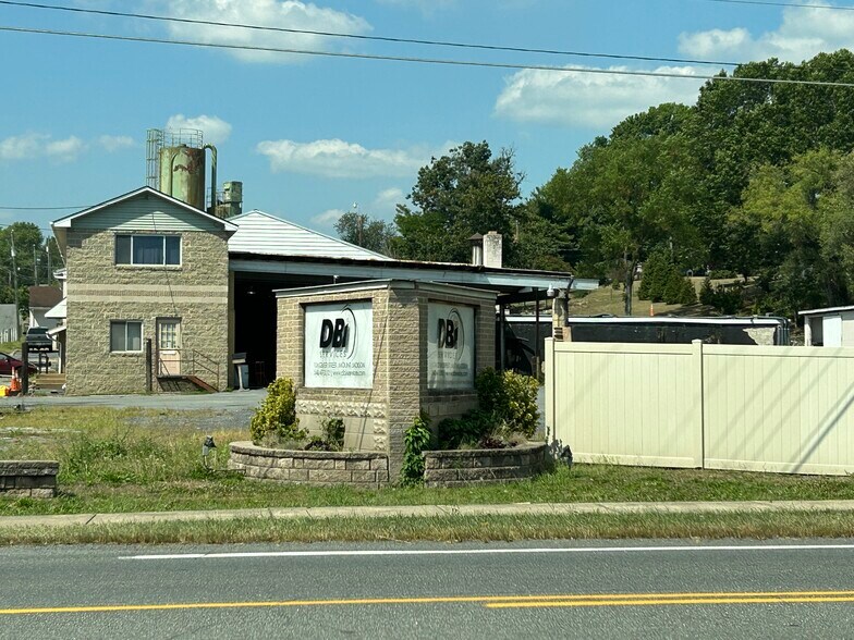 124 Center St, Mount Jackson, VA for sale - Building Photo - Image 1 of 1