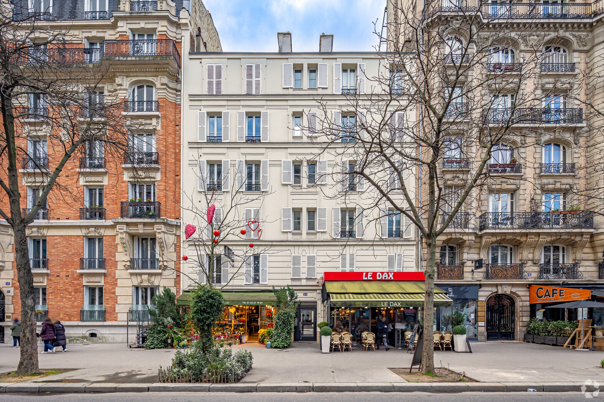 Retail in Paris for lease Primary Photo- Image 1 of 3