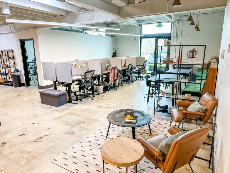 556 Perry Ave, Greenville, SC for lease - Building Photo - Image 2 of 12