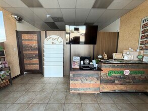 13075 Rosedale Hwy, Bakersfield, CA for lease Building Photo- Image 2 of 3