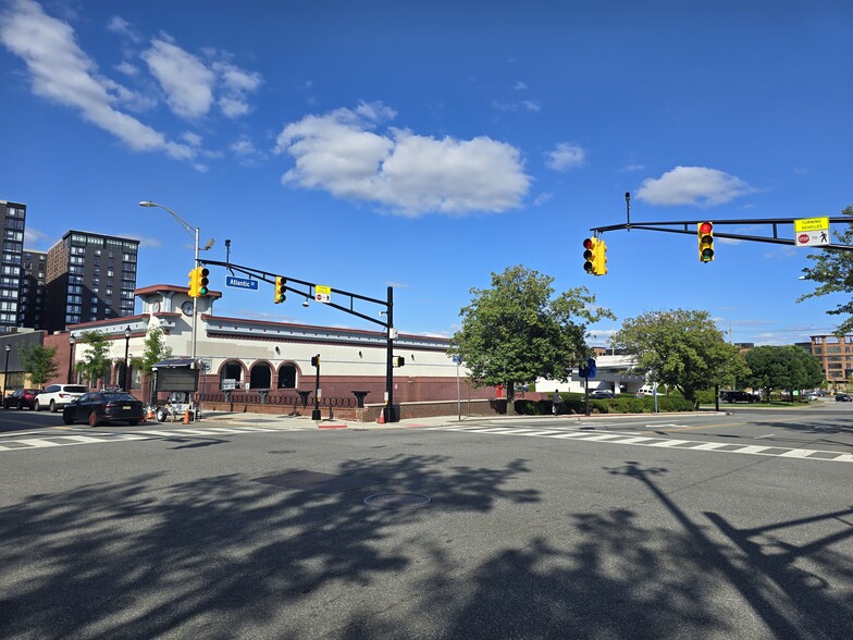 110 Main St, Hackensack, NJ for lease - Building Photo - Image 2 of 6