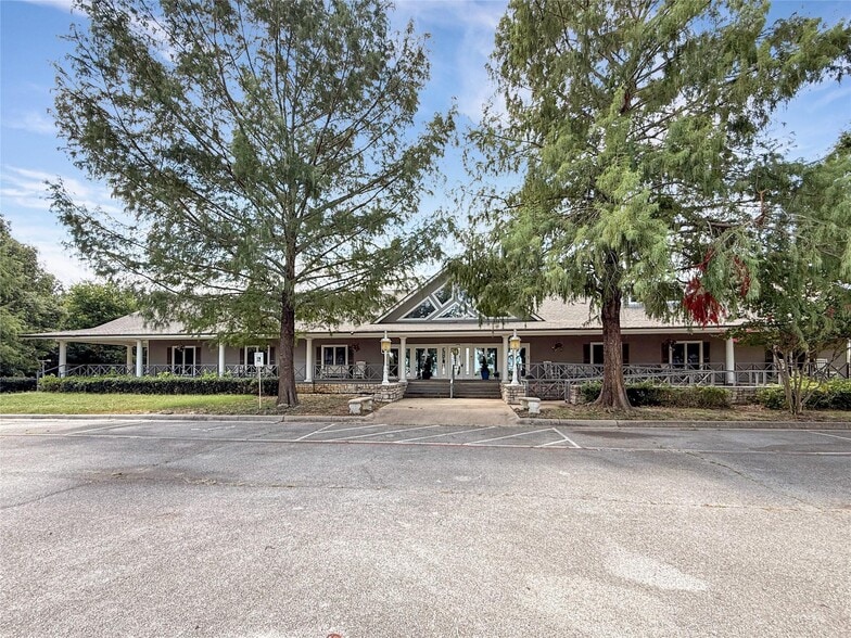 1100 Reba Macentire Ln, Denison, TX for sale - Primary Photo - Image 1 of 4