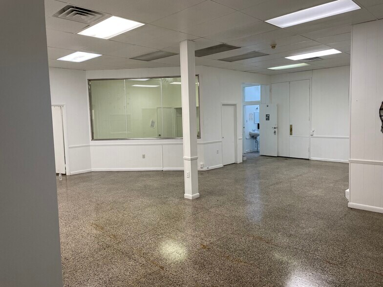 163-171 W Wyoming Ave, Philadelphia, PA for lease - Interior Photo - Image 2 of 7