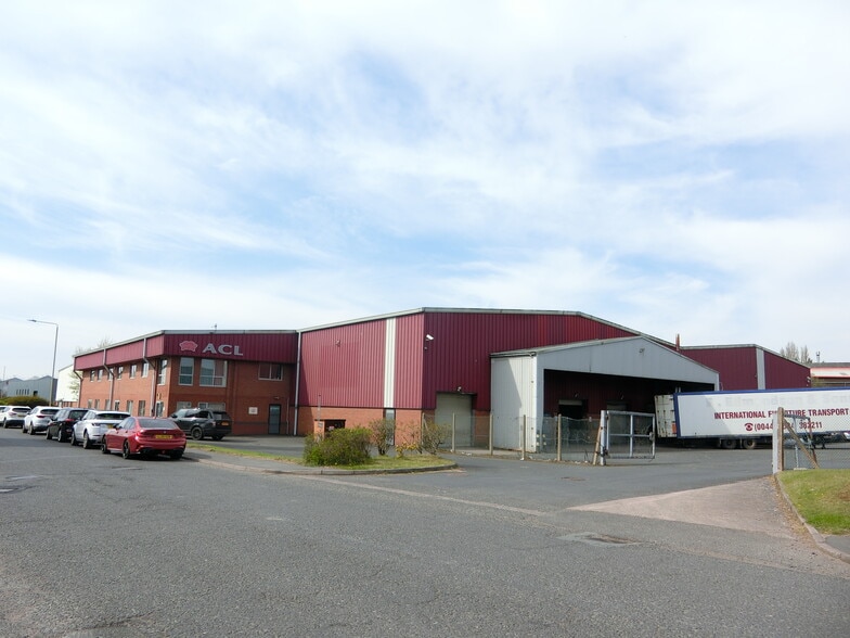 Narrowboat Way, Dudley for lease - Building Photo - Image 3 of 5