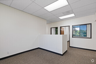 260 Maple Ct, Ventura, CA for lease Interior Photo- Image 2 of 5