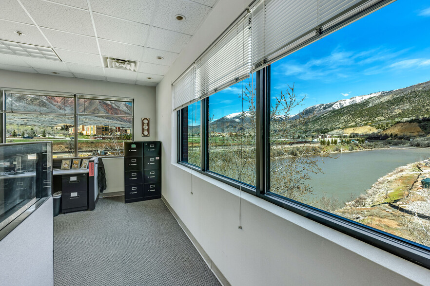 201 Centennial Dr, Glenwood Springs, CO for sale - Interior Photo - Image 1 of 41