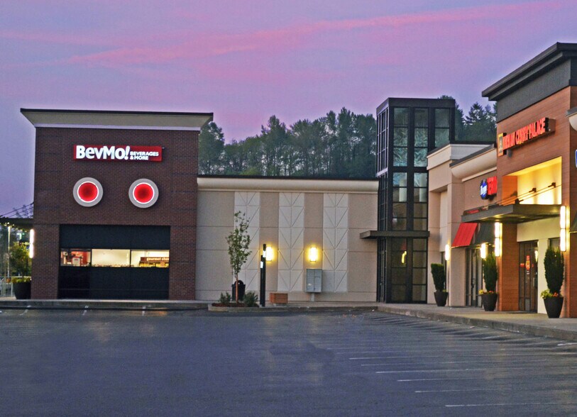 1700517197 Southcenter Pky, Tukwila, WA 98188 Parkway Village