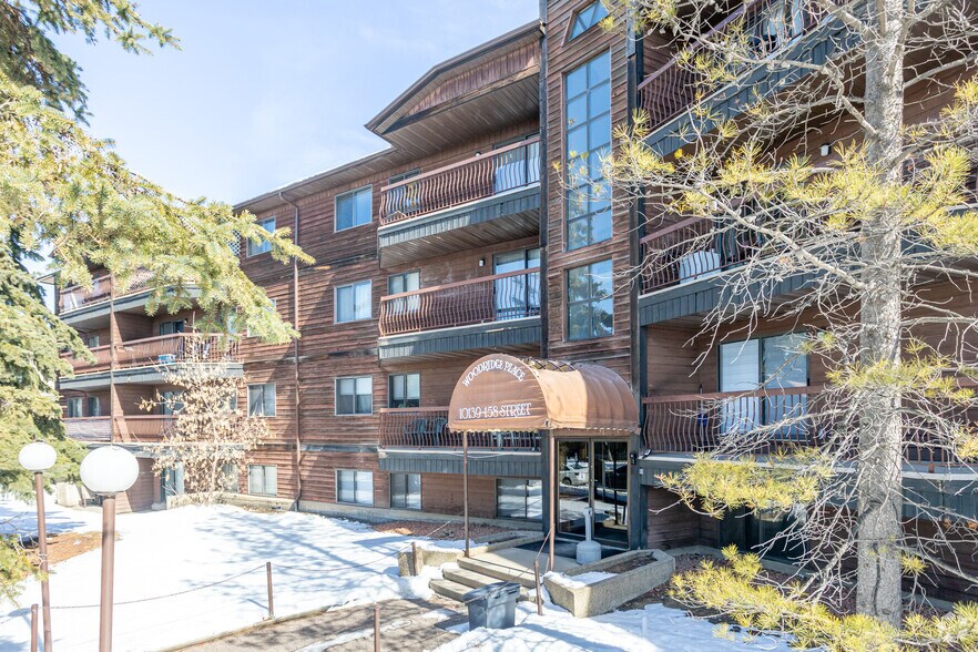 10139 158th St NW, Edmonton, AB for sale - Primary Photo - Image 1 of 1