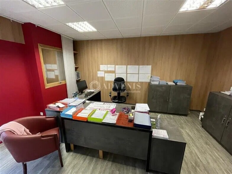 Flex in Gradignan for lease - Interior Photo - Image 2 of 9