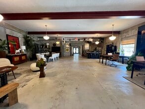 5400 NE 4 Ct, Miami, FL for lease Building Photo- Image 2 of 4