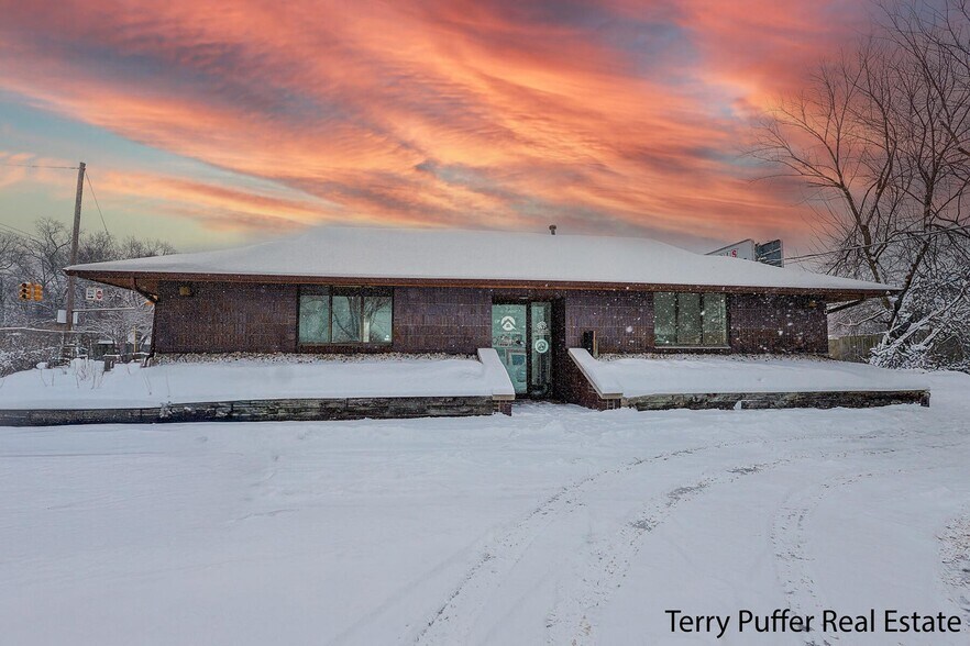 635 W Summit Ave, Muskegon, MI for sale - Building Photo - Image 1 of 1